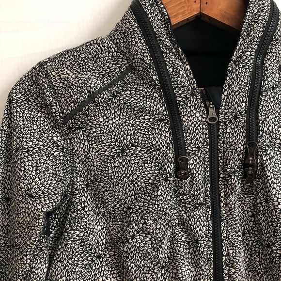 Lululemon hooded jacket, size 2 - Picture 6 of 15